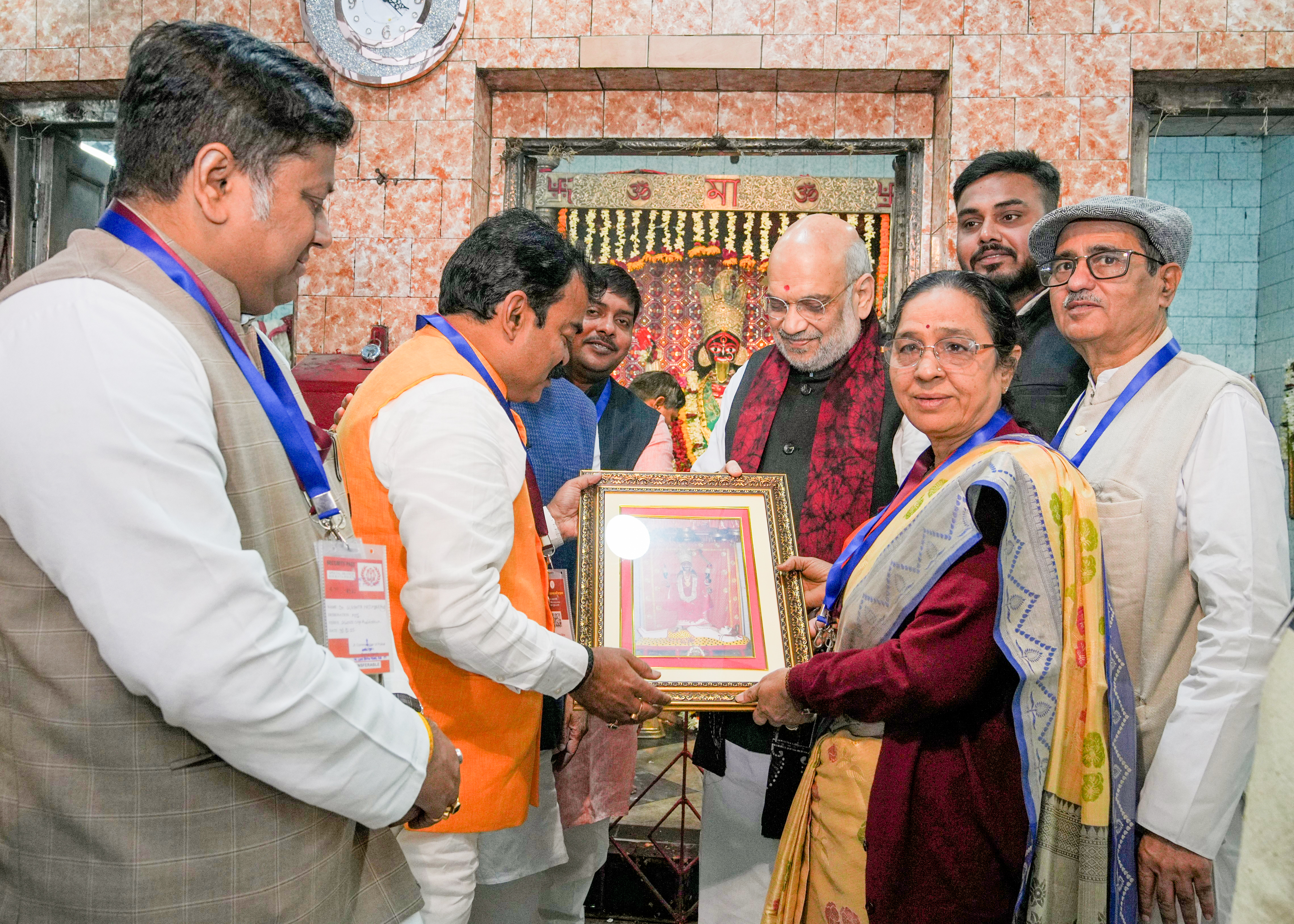 Union Home Minister and Minister of Cooperation Shri Amit Shah offered prayers at Thanthaniya Kalibadi Temple in Kolkata