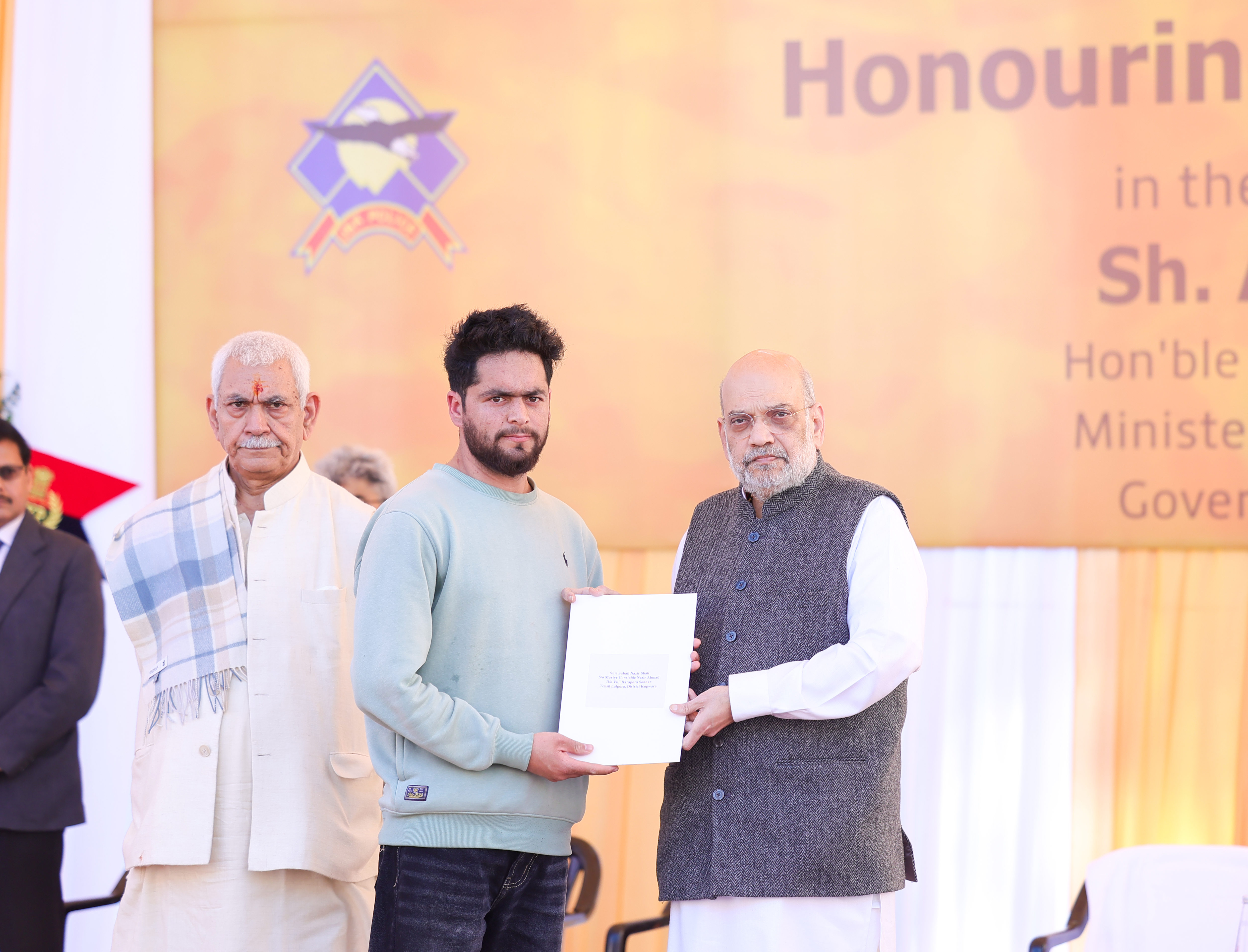 Shri Amit Shah, visits ‘Gurnam’ and ‘Bobiya’ BOPs, located on the India-Pakistan border, during the second day of his Jammu visit
