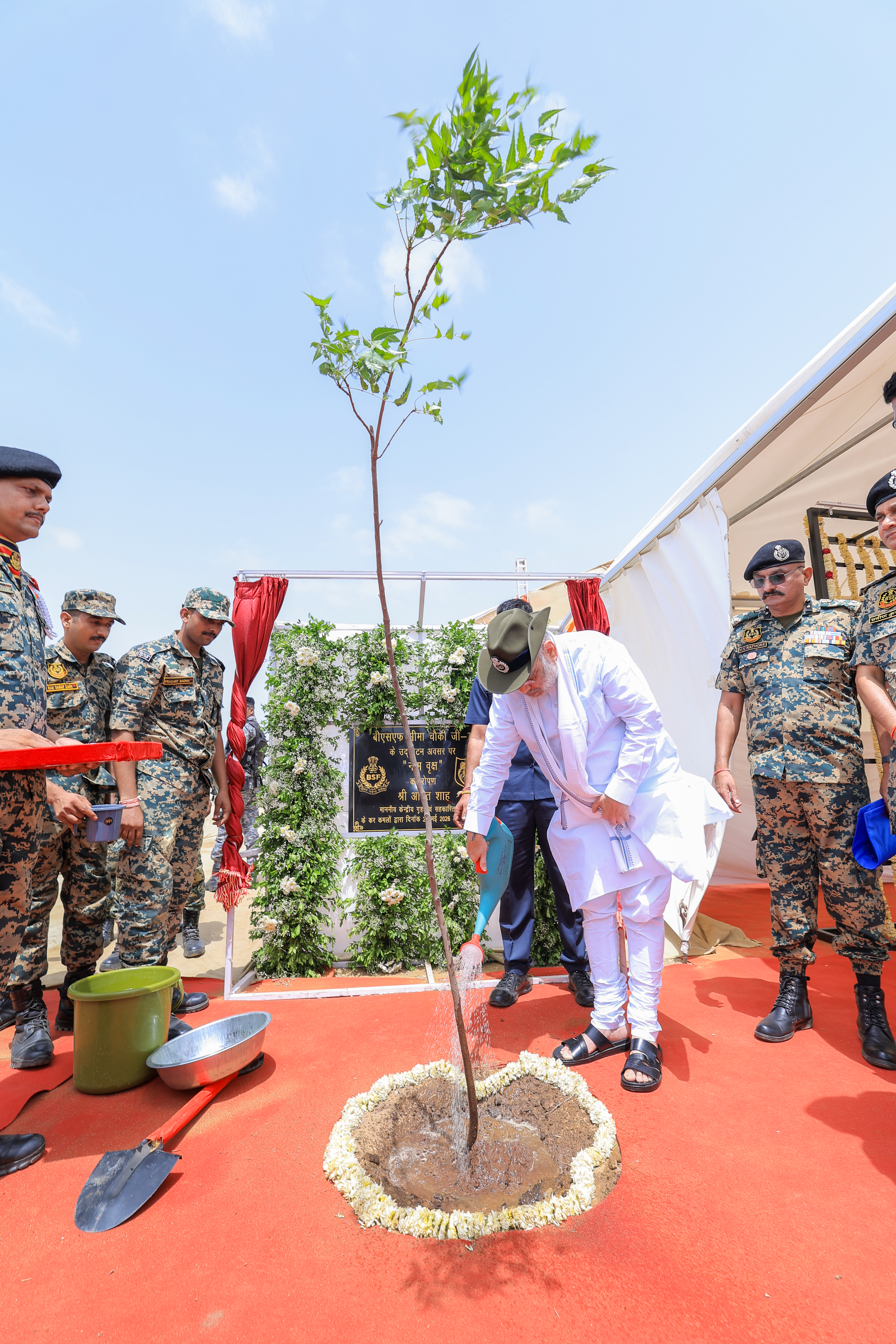 Shri Amit Shah planted a neem sapling at the G-7 Border Outpost on the India–Pakistan border in Bhuj, Gujarat.