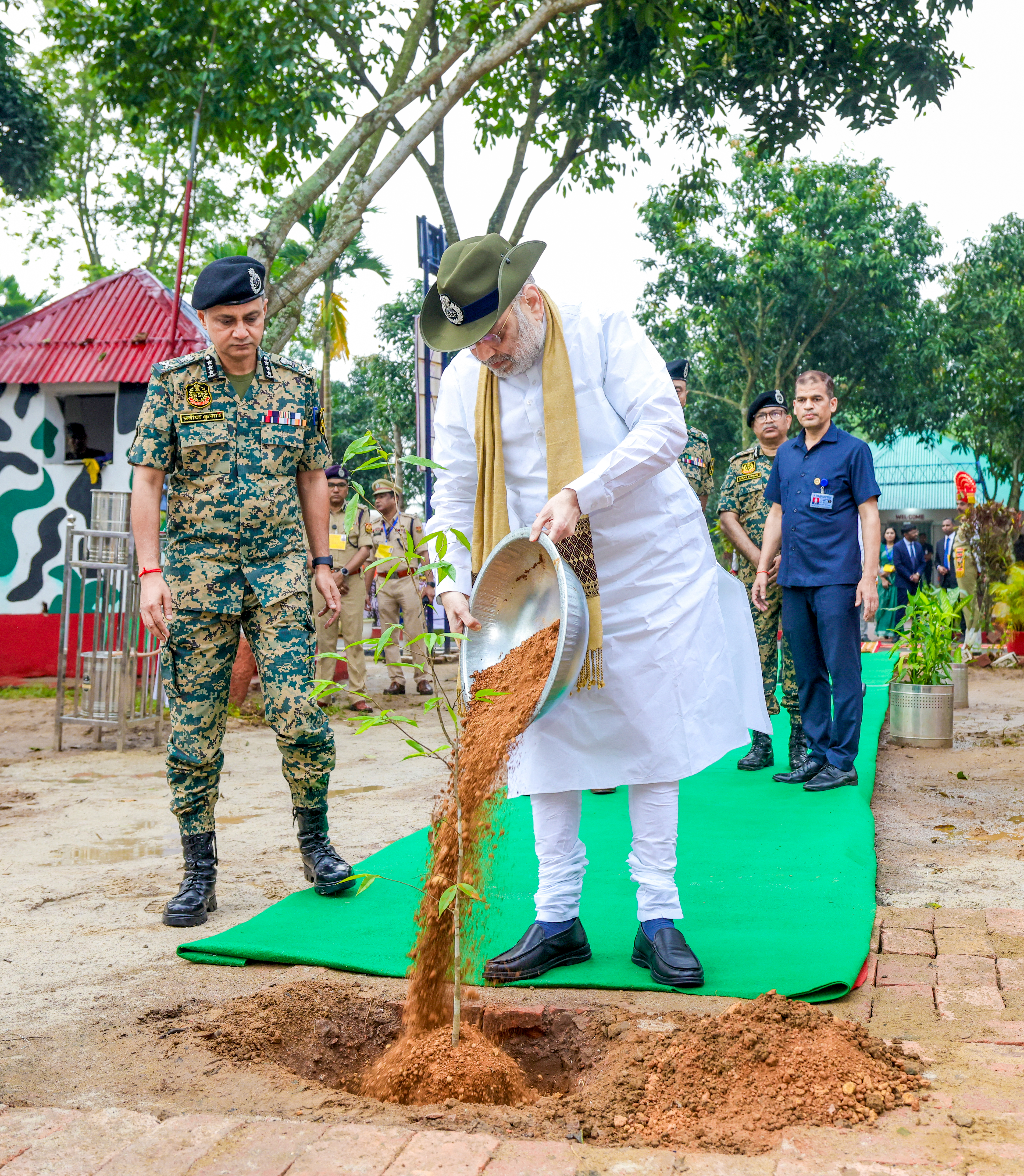 Shri Amit Shah planted a sapling of 'Agarwood' tree at the Lankamura Border Outpost on the India-Bangladesh Border in Tripura On the occasion of World Environment Day
