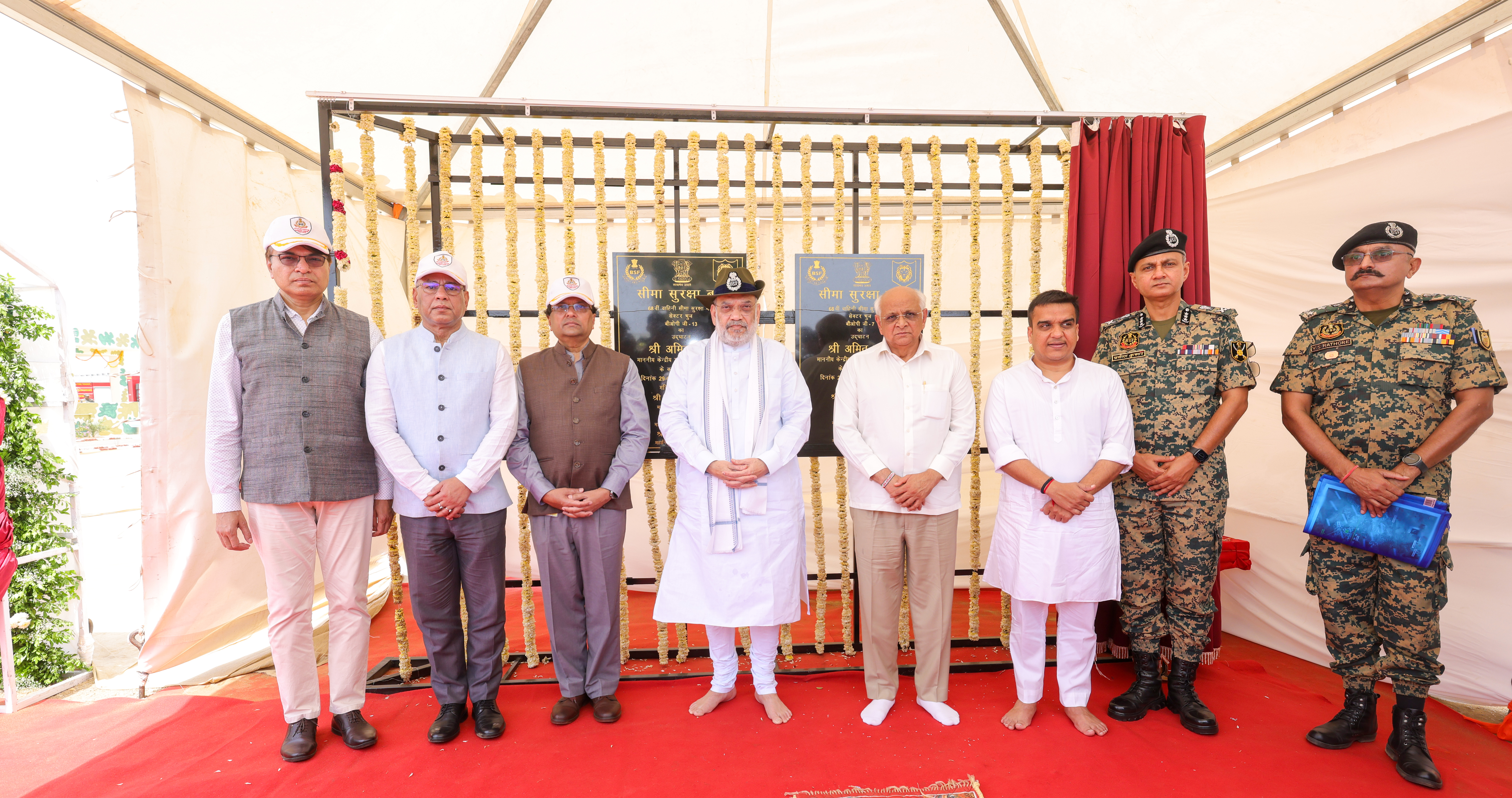 Shri Amit Shah interacts with personnel at G-7 Border Out Post, situated along India-Pakistan border in Bhuj, Gujarat, and inaugurates the G-7 and G-13 Border Out Posts
