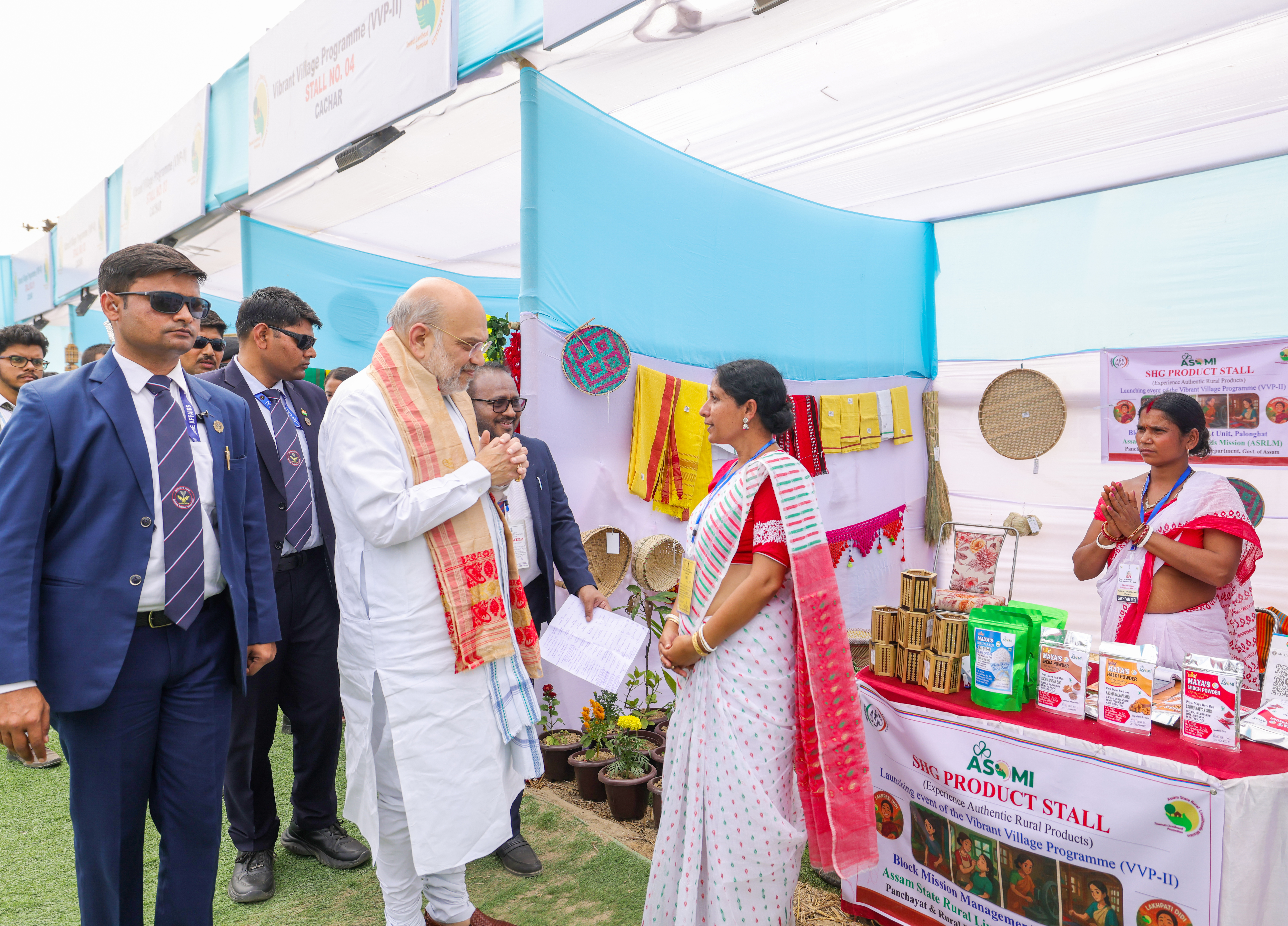 Shri Amit Shah today visited the exhibition of local handicrafts held by self-help groups at Nathanpur in Cachar, Assam