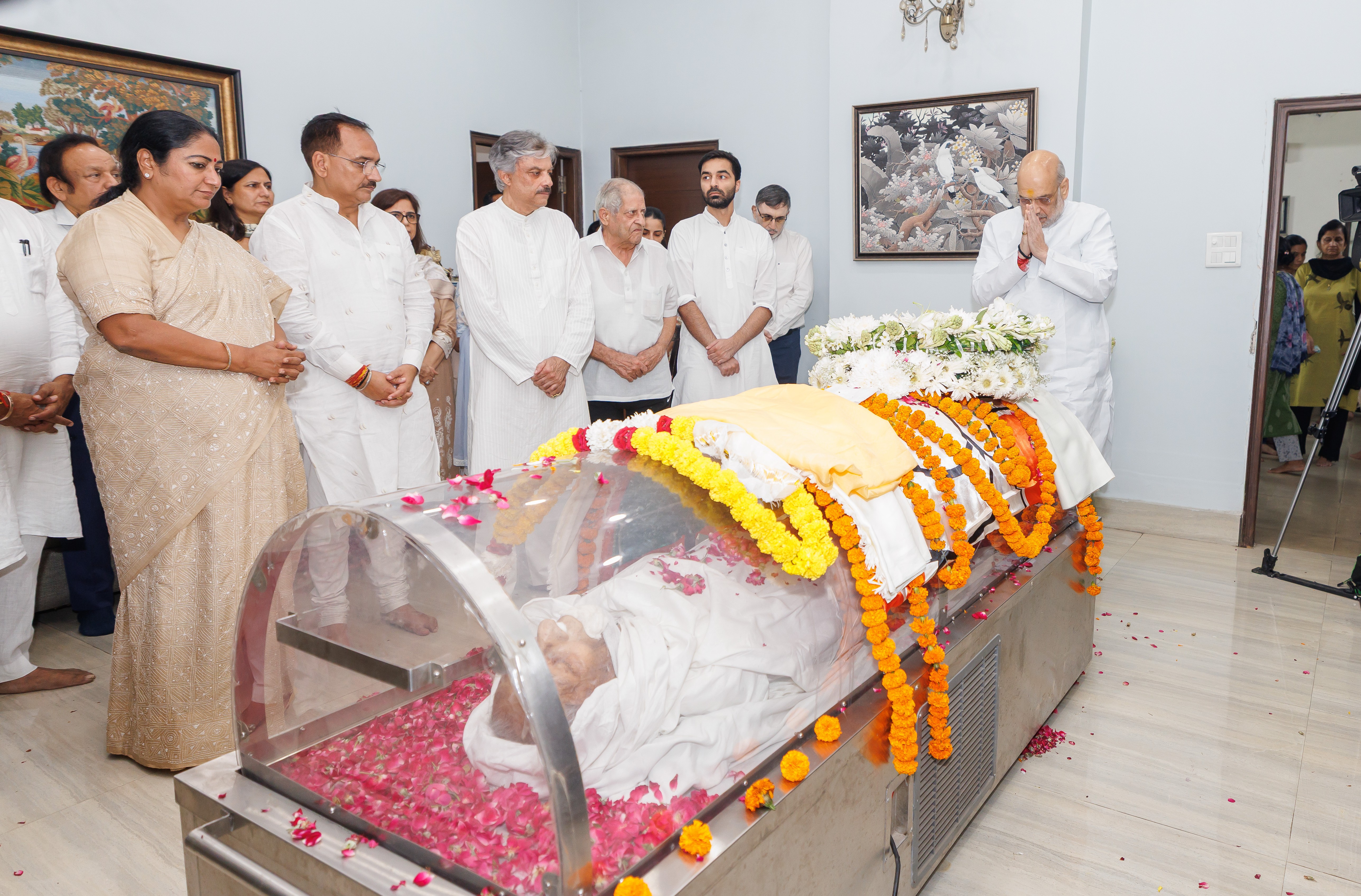 Shri Amit Shah, expresses deep condolences on the demise of former MP and senior leader Vijay Kumar Malhotra 