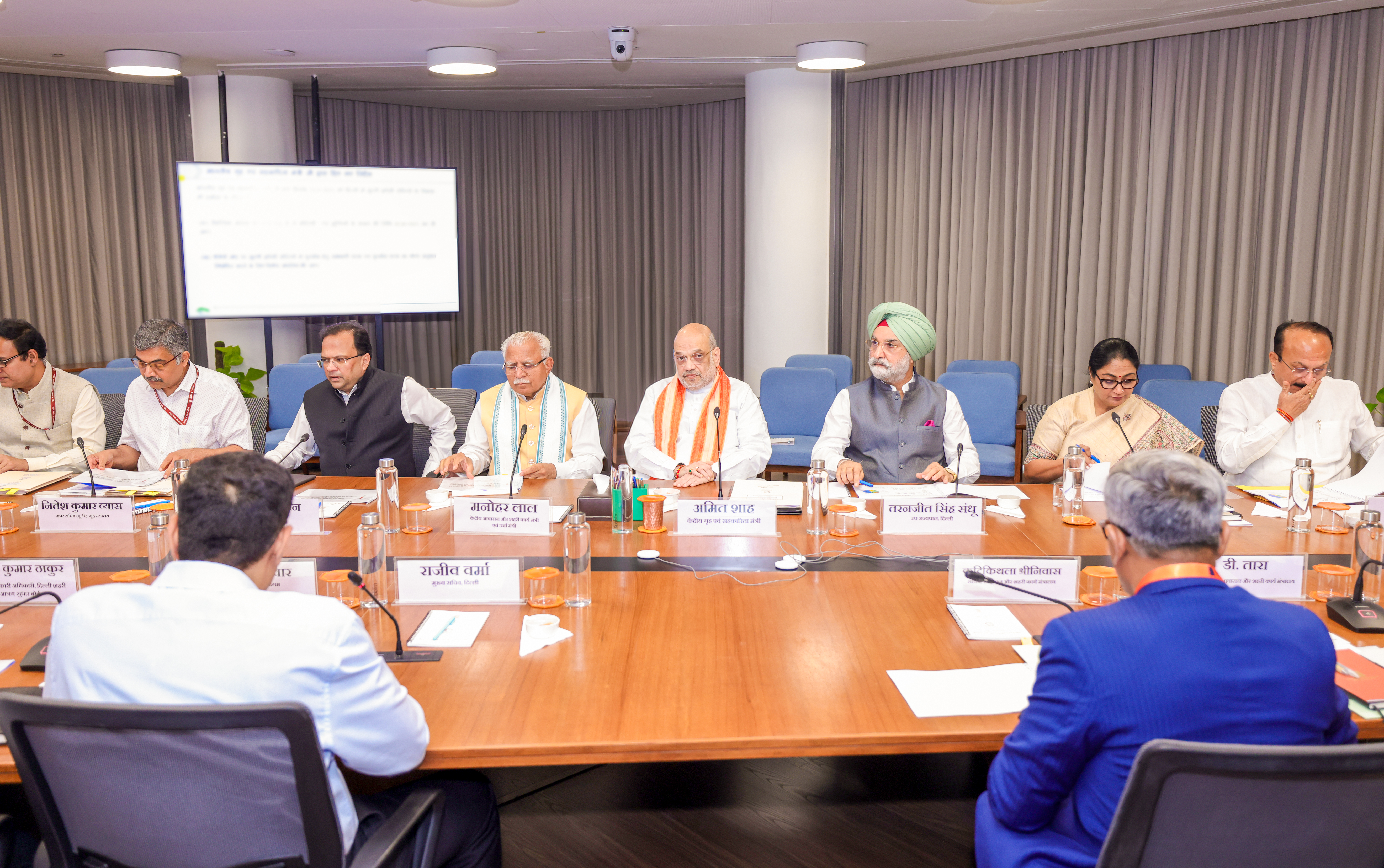 Shri Amit Shah chaired a meeting on rehabilitation and resettlement of slums in Delhi.
