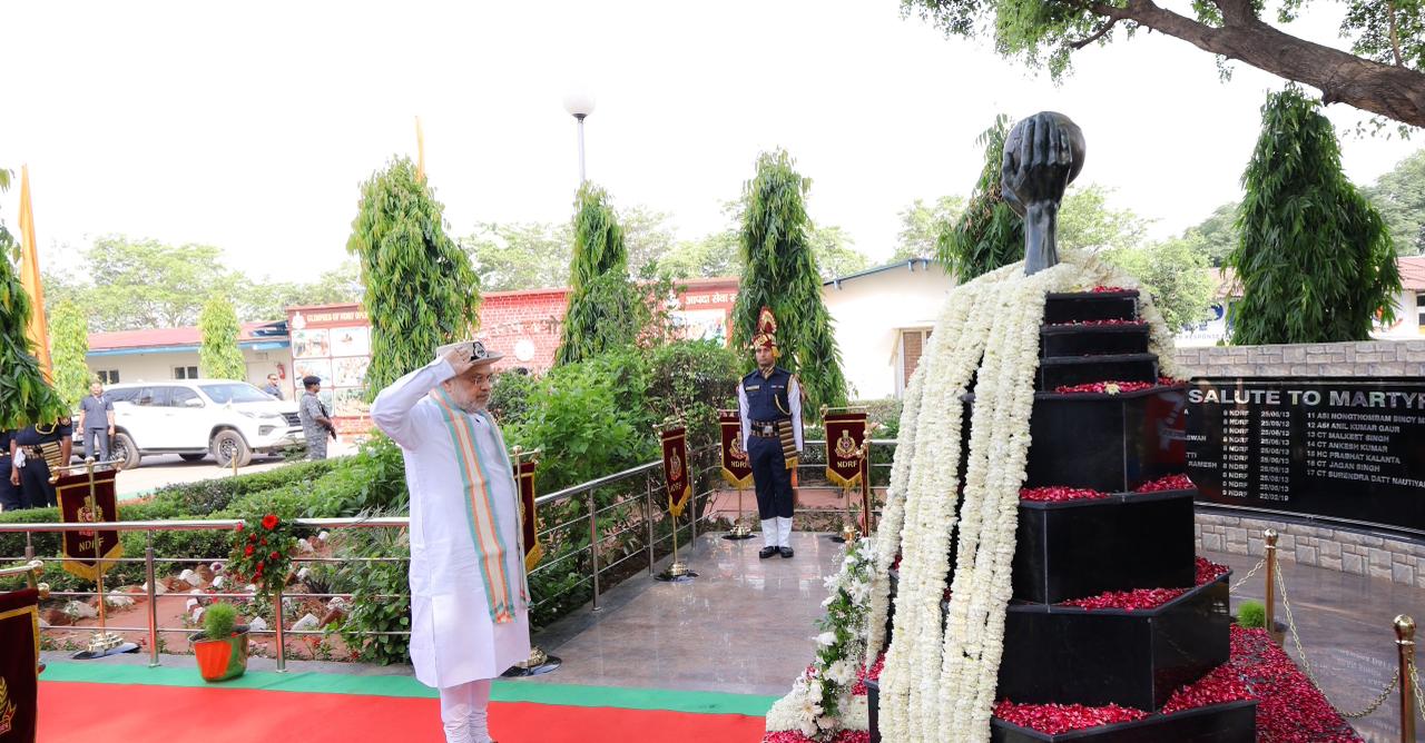  Shri Amit Shah pays tribute to the martyrs of the NDRF at the 8th Battalion premises in Ghaziabad, Uttar Pradesh.