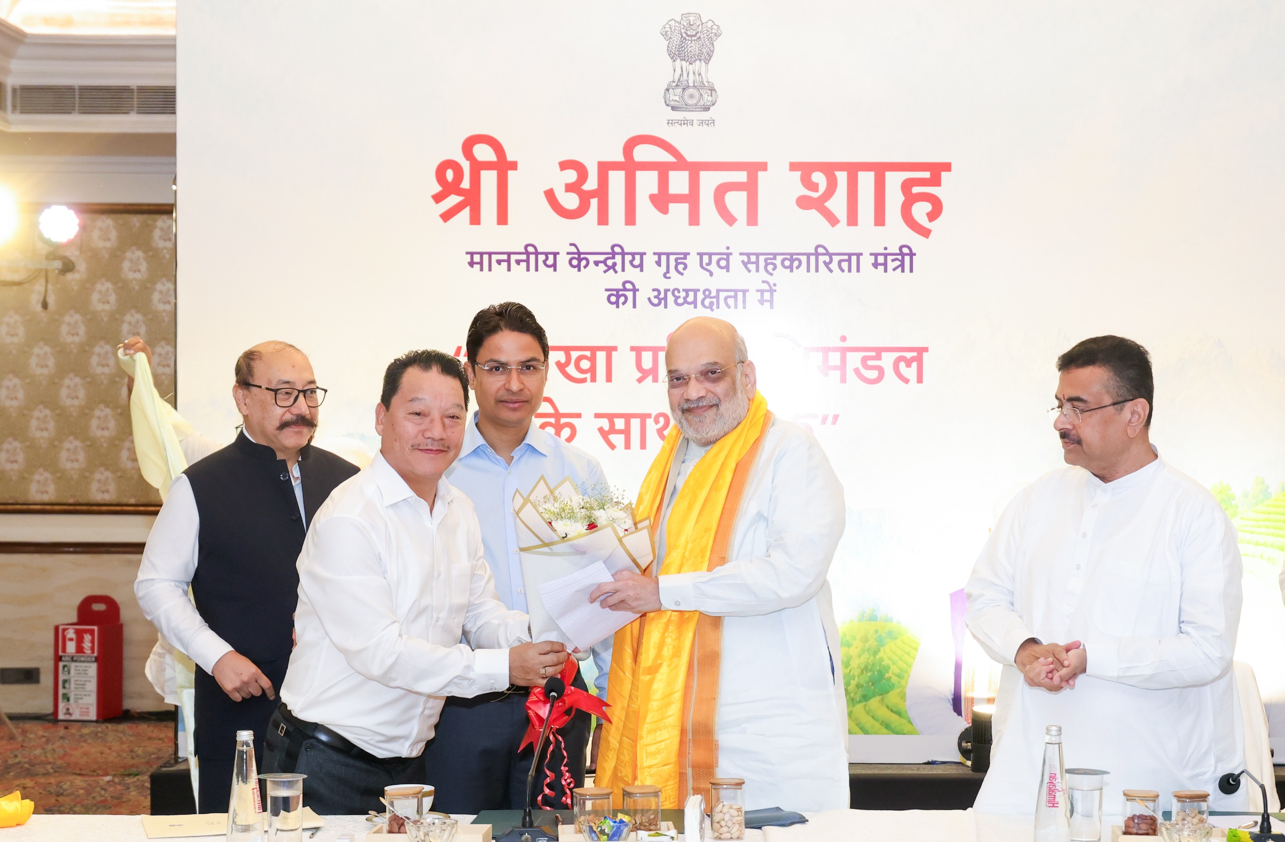 A meeting was held in Siliguri today under the Chairmanship of Union Home Minister Shri Amit Shah and in presence of Chief Minister of West Bengal Shri Suvendu Adhikari with different stakeholders and representatives of hill areas of West Bengal
