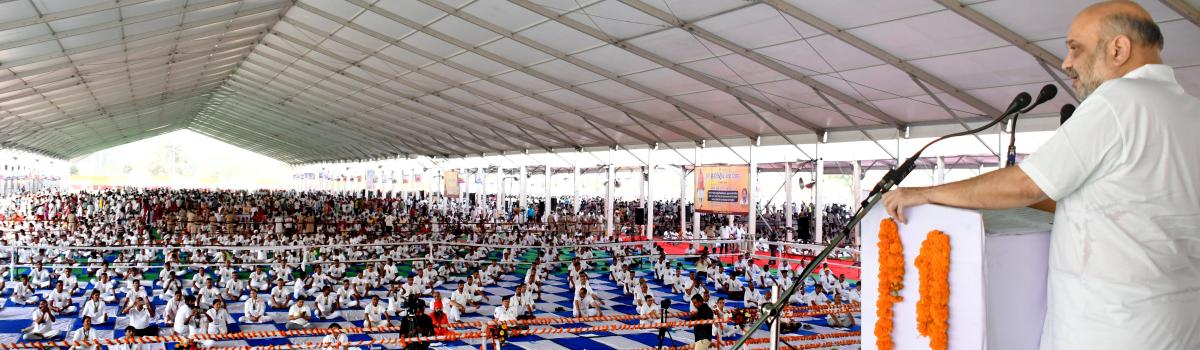 श्री अमित शाह प्रतिभागियों को संबोधित करते हुए